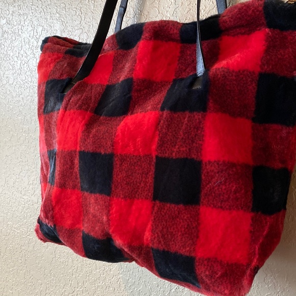 Faux Fur Black and Red Buffalo Plaid Zipper Tote Bag - Picture 6 of 13